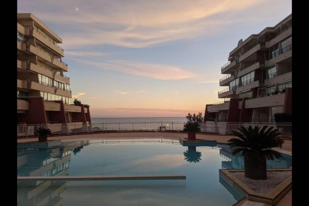 T2 Climatise Vue Sur Mer, Wifi, Piscine Et Parking Sete Exterior photo